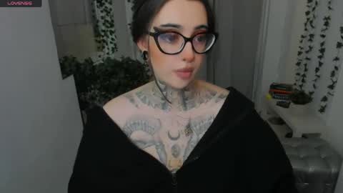 Snapshot of dixipixi_ chatting on 05.24.26 dixipixi_ online show from 05.24.26