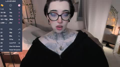 Snapshot of dixipixi_ chatting on 05.28.26 dixipixi_ online show from 05.28.26