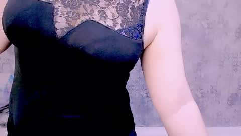 Snapshot of djullia chatting on 01.24.25 djullia online show from 01.24.25