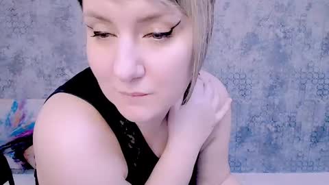 Snapshot of djullia chatting on 01.24.25 djullia online show from 01.24.25