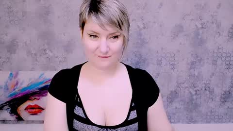 Snapshot of djullia chatting on 01.28.25 djullia online show from 01.28.25