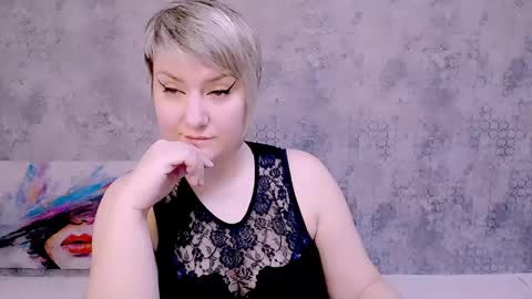 Snapshot of djullia chatting on 02.14.25 djullia online show from 02.14.25