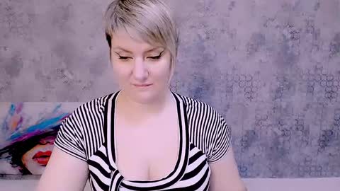 Snapshot of djullia chatting on 02.17.25 djullia online show from 02.17.25