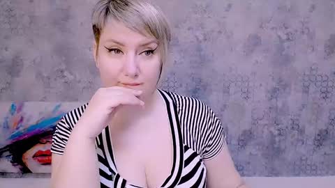 Snapshot of djullia chatting on 02.28.25 djullia online show from 02.28.25