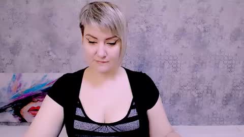 Snapshot of djullia chatting on 09.17.25 djullia online show from 09.17.25