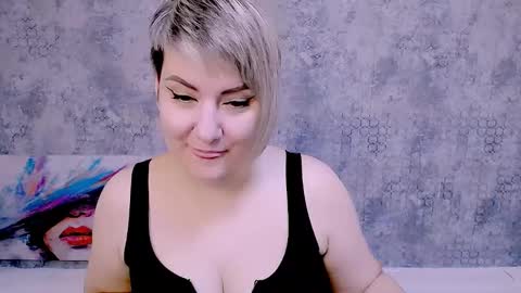 Snapshot of djullia chatting on 09.24.25 djullia online show from 09.24.25