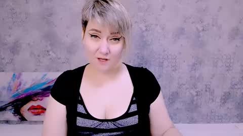 Snapshot of djullia chatting on 09.27.25 djullia online show from 09.27.25