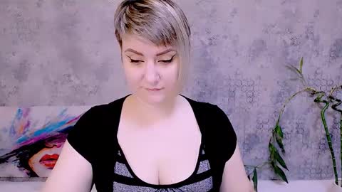 Snapshot of djullia chatting on 11.09.25 djullia online show from 11.09.25