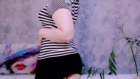 Snapshot of djullia chatting on 11.16.25 djullia online show from 11.16.25