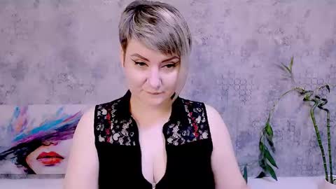 Snapshot of djullia chatting on 11.17.25 djullia online show from 11.17.25