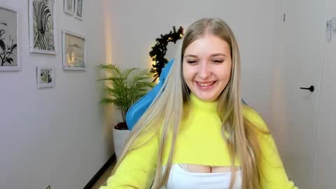 Snapshot of do_u_want_alice chatting on 12.14.24 Alice online show from 12.14.24