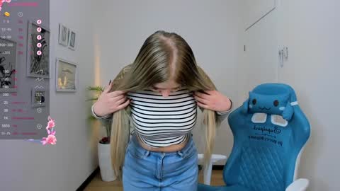 Snapshot of do_u_want_alice chatting on 12.15.24 Alice online show from 12.15.24