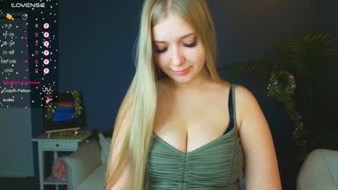 Snapshot of do_u_want_alice chatting on 12.19.24 Alice online show from 12.19.24