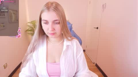 Snapshot of do_u_want_alice chatting on 09.11.25 Alice online show from 09.11.25