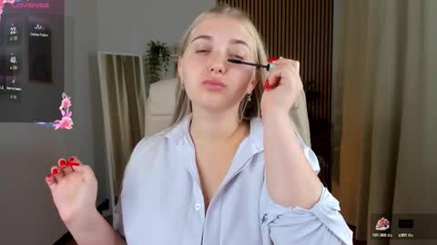 Snapshot of do_u_want_alice chatting on 09.17.25 Alice online show from 09.17.25