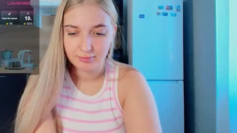 Snapshot of do_u_want_alice chatting on 09.26.25 Alice online show from 09.26.25