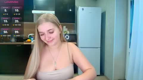 Snapshot of do_u_want_alice chatting on 11.01.25 Alice online show from 11.01.25