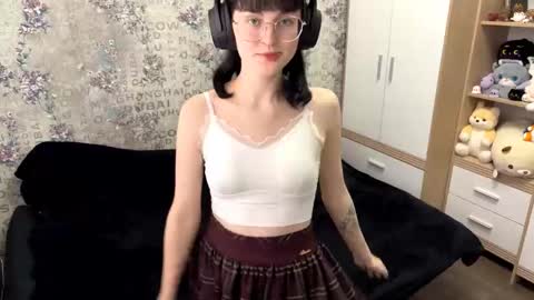 Annie PVT IS OPEN online show from 09.11.25