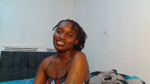 Snapshot of dolce_amber chatting on 11.10.25 Dolce online show from 11.10.25