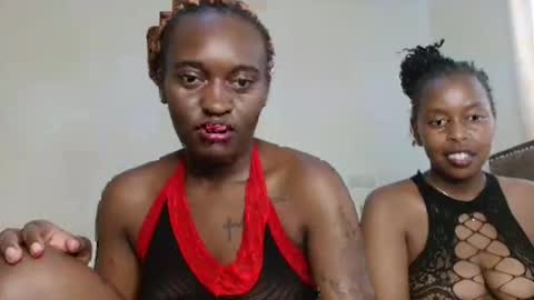 Snapshot of dolce_amber chatting on 11.17.25 Dolce online show from 11.17.25