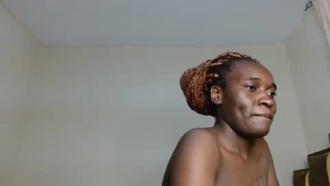 Snapshot of dolce_amber chatting on 11.21.25 Dolce online show from 11.21.25