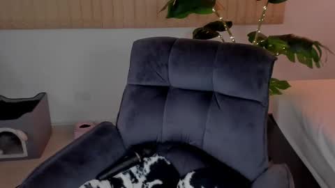 Hii Dont forget to follow me . online show from 11.14.25