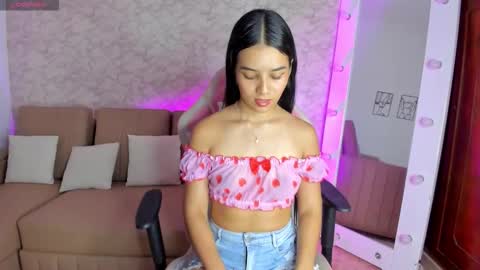 Snapshot of doll_kata chatting on 10.08.25 doll_kata online show from 10.08.25