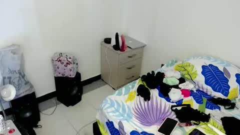 Snapshot of doll_sary chatting on 04.18.26 Catherine XXX online show from 04.18.26