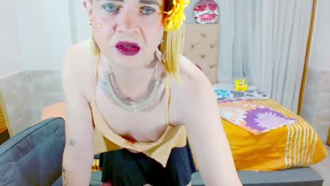 Snapshot of dolldirtyxxx1 chatting on 05.02.26 ilona online show from 05.02.26