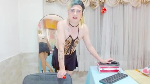 Snapshot of dolldirtyxxx1 chatting on 05.09.26 ilona online show from 05.09.26