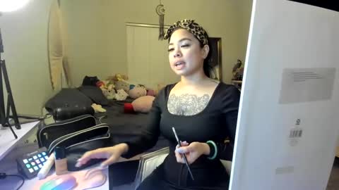 Snapshot of dolllface chatting on 03.09.25 DOLLLFACE online show from 03.09.25