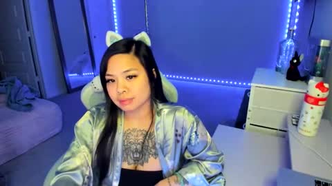 Snapshot of dolllface chatting on 09.15.25 DOLLLFACE online show from 09.15.25