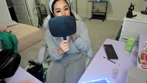 Snapshot of dolllface chatting on 12.05.25 DOLLLFACE online show from 12.05.25