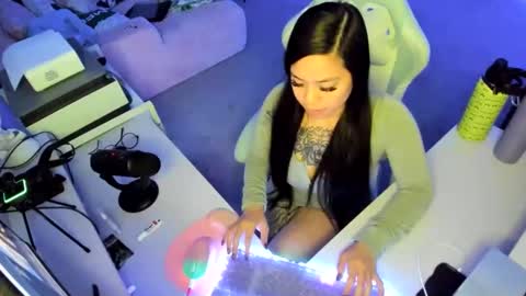 Snapshot of dolllface chatting on 01.06.26 DOLLLFACE online show from 01.06.26