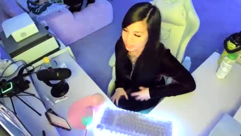 Snapshot of dolllface chatting on 01.07.26 DOLLLFACE online show from 01.07.26