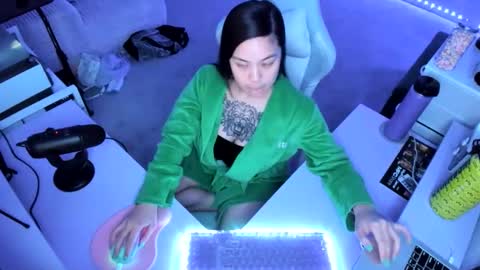 Snapshot of dolllface chatting on 02.16.26 DOLLLFACE online show from 02.16.26