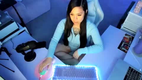 Snapshot of dolllface chatting on 02.22.26 DOLLLFACE online show from 02.22.26