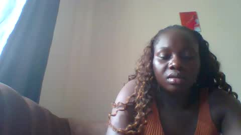Snapshot of dollyvee chatting on 05.05.26 dollyvee online show from 05.05.26