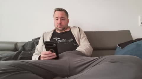 dombio_12 online show from 04.18.26