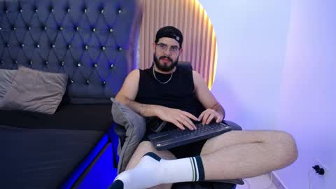 Snapshot of domboy_ chatting on 05.04.26 domboy online show from 05.04.26