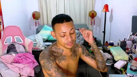 Snapshot of dominant_gay_xxx chatting on 05.09.26 jjhoy online show from 05.09.26