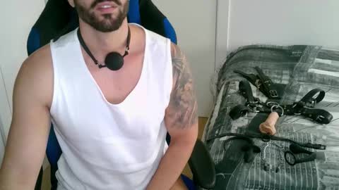 Snapshot of dominatedtitan chatting on 10.12.25 DominatedTitan online show from 10.12.25