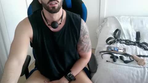 Snapshot of dominatedtitan chatting on 11.09.25 DominatedTitan online show from 11.09.25