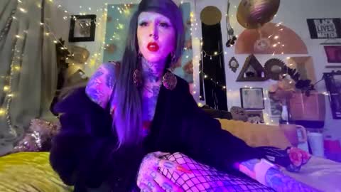 Snapshot of dominatrixmars chatting on 12.27.24 Dominatrix Esther Mars online show from 12.27.24