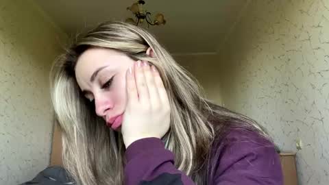 Mia online show from 05.04.26