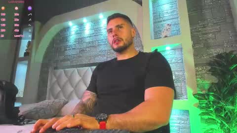 Snapshot of dominic_de_luca chatting on 10.13.25 dominic de luca online show from 10.13.25