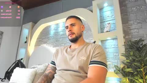 Snapshot of dominic_de_luca chatting on 11.18.25 dominic de luca online show from 11.18.25