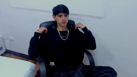 Snapshot of dominic_foox chatting on 02.06.26 Dominic foox online show from 02.06.26