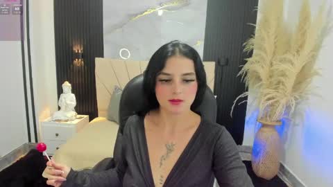 Snapshot of dominika_lovy chatting on 05.25.26 Dominika online show from 05.25.26