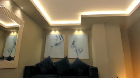 Dominique online show from 01.06.25